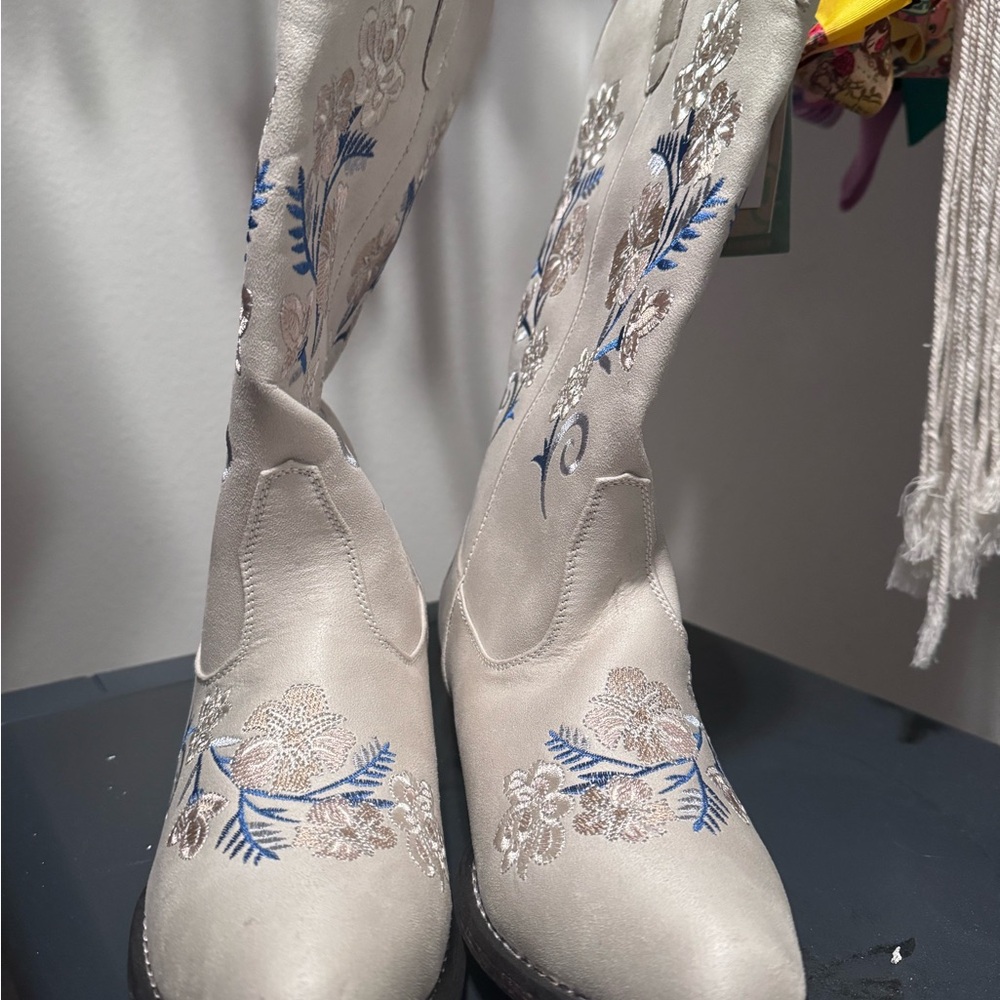 Roper White and Blue Embroidered Heeled Boots